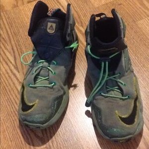 Boy's Youth Size 6.5 Nike Camo print